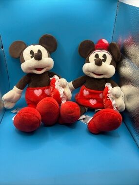 Walt Disney World “Be My Valentine“ Mickey Mouse & Minnie Plush